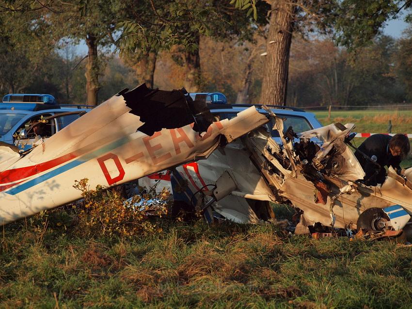 Kleinflugzeug abgestuerzt Sankt Augustin Meindorf P294.JPG